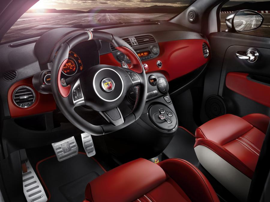 Торпедо Abarth 595 50th Anniversary Edition 2013 года  (фото 21 из 26)